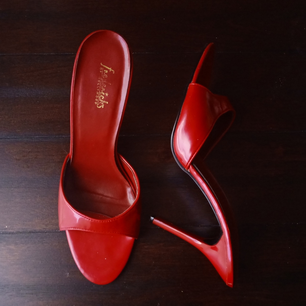 Sexy Red Pumps sz 11 Frederick's of Hollywood